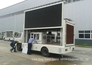 China Veículo móvel da propaganda do caminhão do quadro de avisos do diodo emissor de luz de JMC OMDM com a caixa leve de cor completa fornecedor