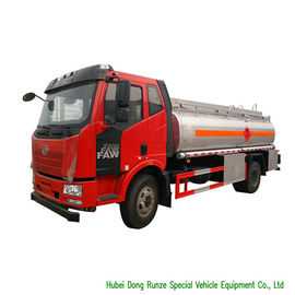 China Caminhão de petroleiro do óleo do petróleo de FAW 9CBM para o transporte com 3 pessoas Seater fornecedor